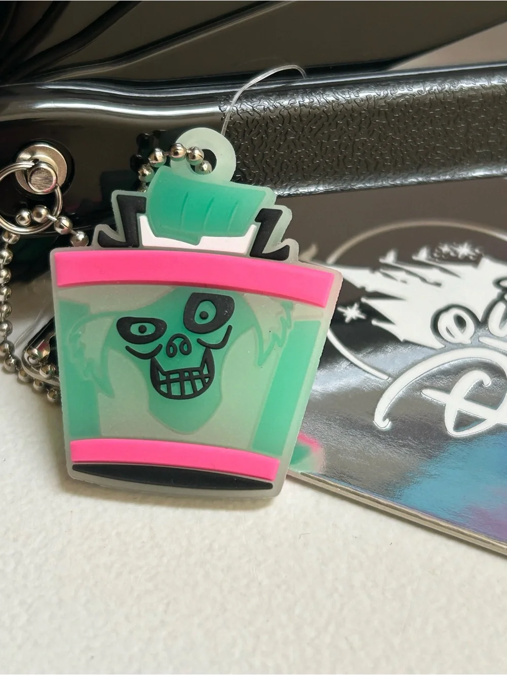 Disney Haunted Mansion HatBox Ghost Fan with Glow in the Dark Keychain